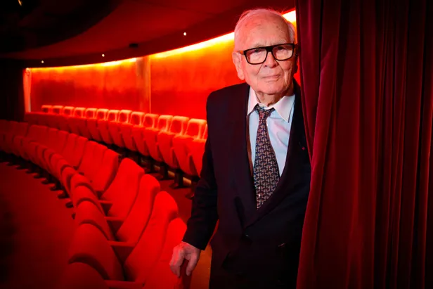 pierre-cardin-kimdir-pierre-cardin-neden-oldu-iste-hayatina-dair-bilgiler-1609244577861.jpg