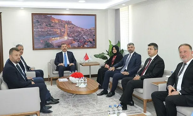 saglik-bakani-koca-recete-provokasyonuna-yanit-verdi-turkce-disinda-recete-yazilimi-soz-konusu-degildir-1693571191470.jpeg Sağlık Bakanı Koca 'reçete' provokasyonuna yanıt verdi: Türkçe dışında reçete yazılımı söz konusu değildir.-3