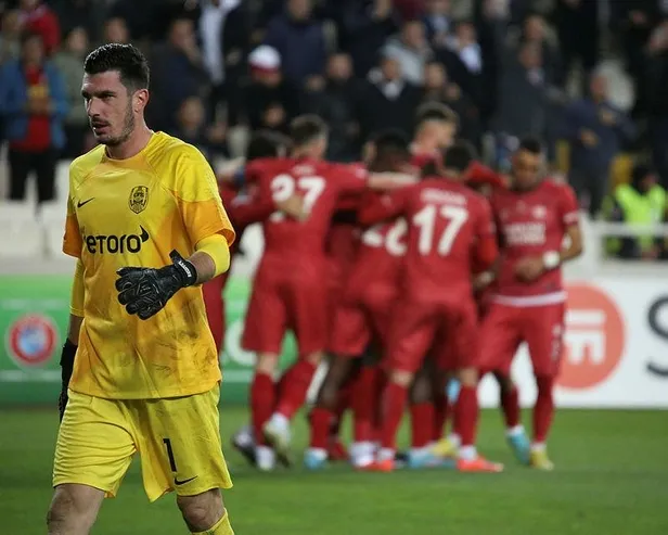 uefa-avrupa-konferans-ligi-g-grubu-5inci-macinda-sivasspor-evinde-cfr-cluju-3-0-maglup-etti-1666905005809.jpeg UEFA Avrupa Konferans Ligi G Grubu 5'inci maçında Sivasspor evinde CFR Cluj'u 3-0 mağlup etti-8