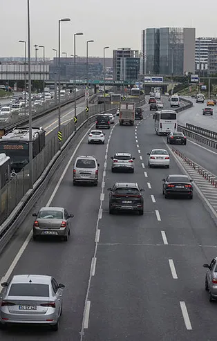 Kısıtlama sonrası İstanbul'da trafik yoğunluğu