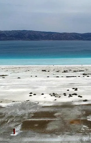 Görüntüler büyük tepki çekmişti! İşte Salda Gölü'ndeki derin çukurların nedeni
