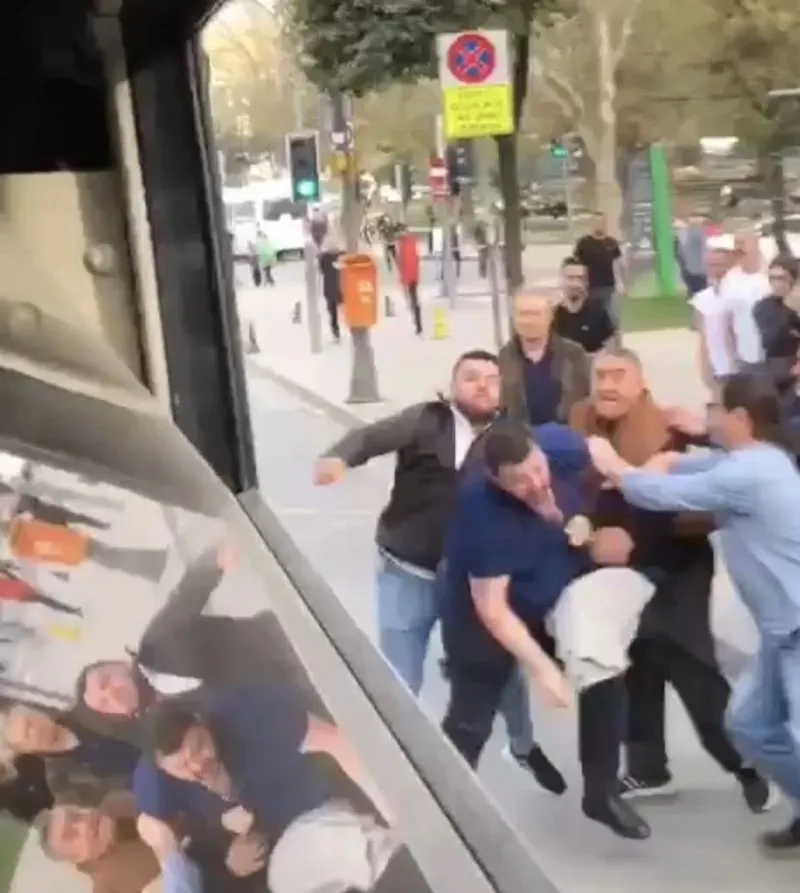 Son dakika: İETT terörü tam gaz devam! Şoför direksiyon başında telefonla oynadı! Otobüs şeritten çıktı-5