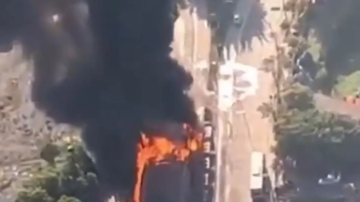 Brezilya'da caddeye uçak düştü! En az iki ölü