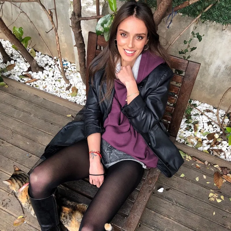 bestemsu-ozdemir-cocugumu-canta-gibi-tasiyorum-1775115000614.jpg Bestemsu Özdemir: “Çocuğumu çanta gibi taşıyorum”-4