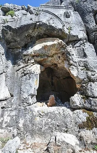 Alanya'daki Ayasofya'da isyan ettiren tarih talanı! "Medusa başı" yok edildi...