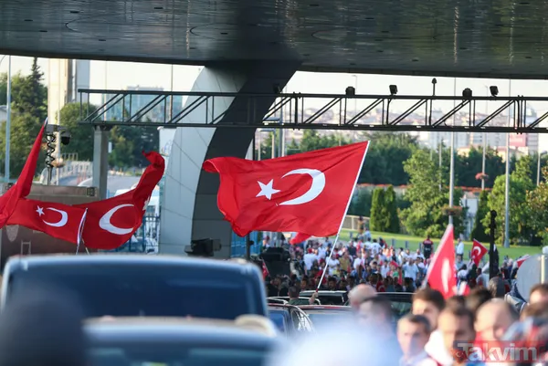 İstanbul'da vatandaşlar Atatürk Havalimanı'na akın etti! Alan doldu taştı - 16