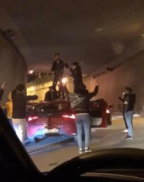 atasehir-ve-umraniyede-tuneli-kapatarak-asker-eglencesi-yaptilar-1635143969891.jpg Asker eğlencesi için tüneli kapattılar-3