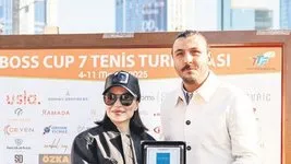 Sosyetik güzel İsabel Zey tenis turnuvasında!