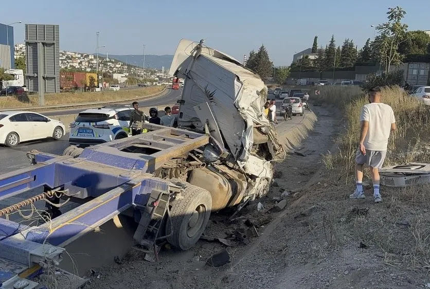 Kocaeli’de trafik katliamı! 5 ölü 1 yaralı