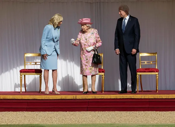 abd-baskani-joe-bidendan-ii-elizabethi-kizdiracak-sozler-kralice-bana-annemi-hatirlatti-1623623177414.jpg ABD Başkanı Joe Biden'dan II. Elizabeth'i kızdıracak sözler: Kraliçe bana annemi hatırlattı-3