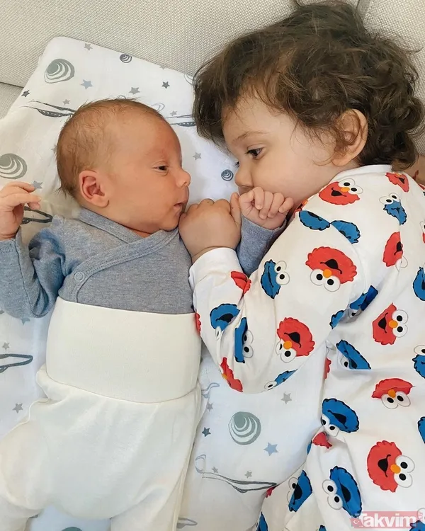 Eser Yenenler’in eşi Berfu Yenenler'den 'üçüncü çocuk' açıklaması! Çiçeği bununda anne, oğlu Mete’den sonra… - 9