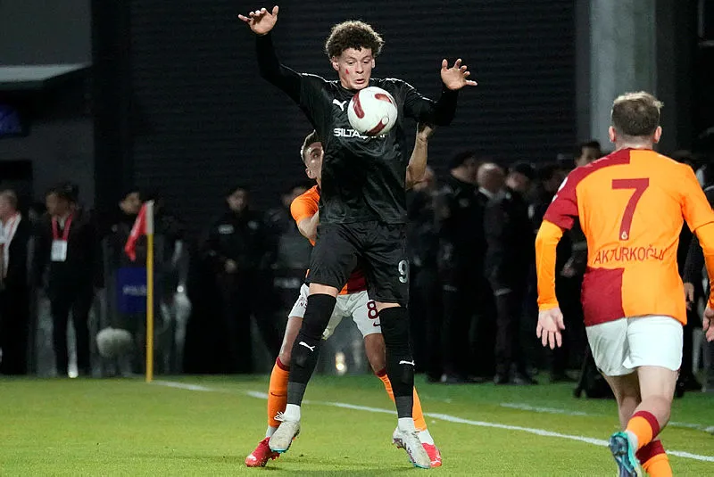 Galatasaray'dan 3 transfer birden! Fenerbahçe'nin eski yıldızı geliyor - 18