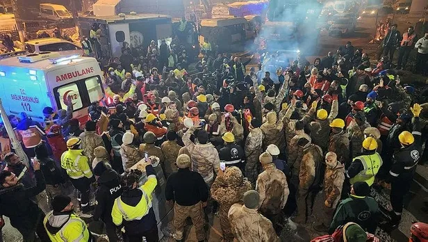 1676239555777.jpeg Asrın felaketinde umut haberleri! 248. saatte mucize! 17 yaşındaki Aleyna Ölmez 11. günde enkazdan sağ çıktı-30