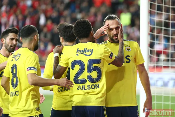 Aspor.Com.Tr'nin Haberine Göre Gelecek Sezon Aynı Sıkıntıları Yaşamak İstemeyen Fenerbahçe, Transferde Önceliği Stoper Mevkisine Verecek.