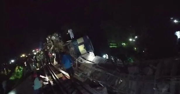 O ülke şokta! Tren nehre düştü