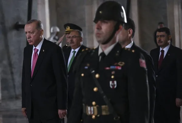 baskan-erdogan-anitkabiri-ziyaret-etti-1685803578952.jpg