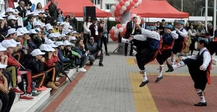 23 Nisan 2019 resmi tatil mi? 22 Nisan Pazartesi okullar tatil mi, yarım gün mü, kapalı mı MEB açıklaması