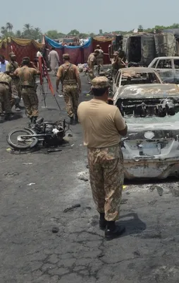 Pakistan'da tanker patladı: 122 ölü