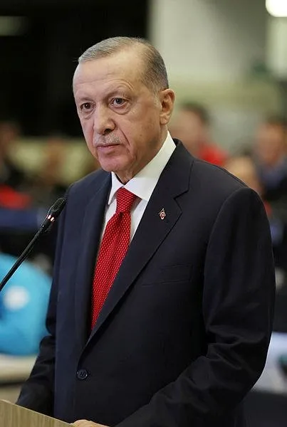 deprem-kabinesi-sonrasi-baskan-erdogan-acikladi-yakinini-kaybeden-depremzedelere-100-bin-lira-maddi-destek-kon-1676398286507.jpeg