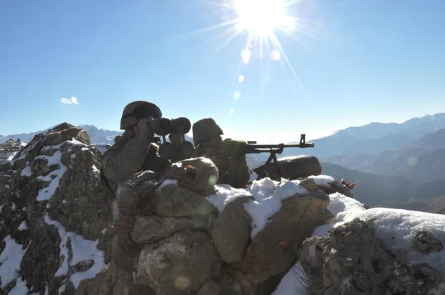 Son dakika: MSB: 5 PKK'lı terörist teslim oldu