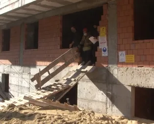 İnşaat feci ölüm! Asansör boşluğunda kaldı