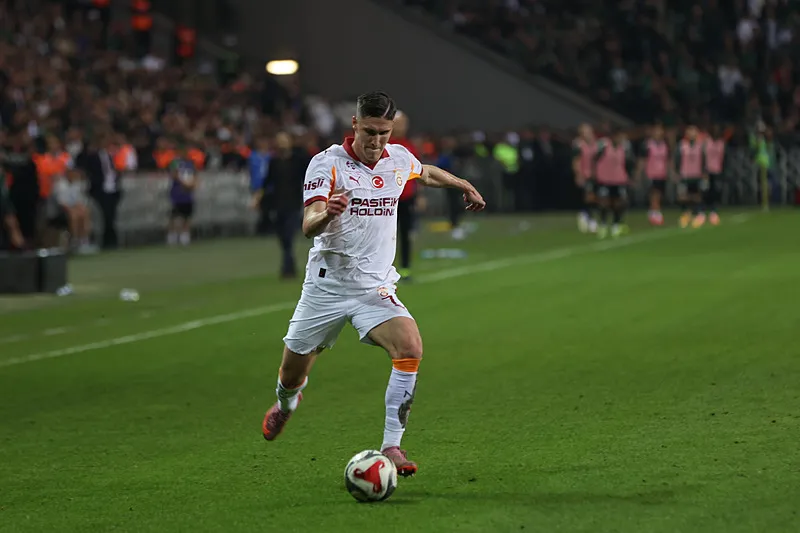 Okan Buruk'tan forvet kararı! Galatasaray'ın Gençlerbirliği maçı 11'i netleşti - 12