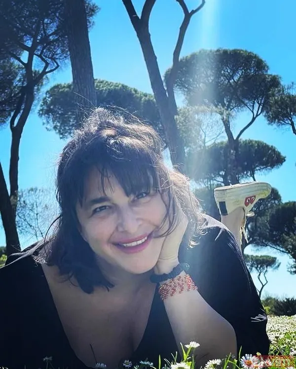 Esra Dermancıoğlu’nun “saklı kalmasını istedim” dediği kızına bakın! Görenin nutku tutuldu! Demet Evgar'dan tek kelimelik yorum... - 9