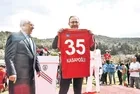 Bakan Kasapoğlu, Uluslararası 12 Yaş Altı İzmir Cup Futbol Turnuvası’nın açılışına katıldı