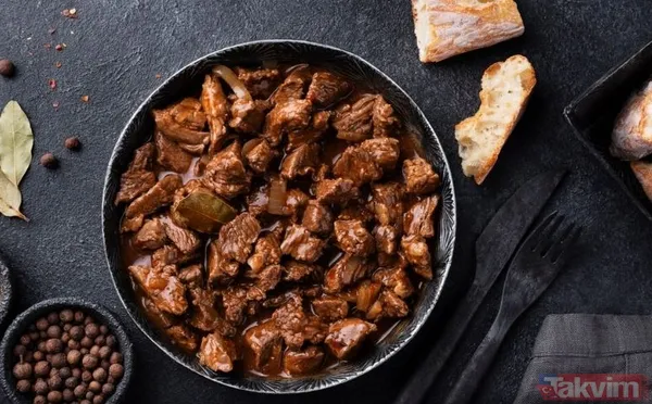 Kırmızı Et Pişirme Konusunda Bilinen Tüm Yöntemleri Unutun! Michelin Yıldızlı Şef Thomas Keller, Etin Lokum Gibi Yumuşacık Olması İçin Süt, Soda Veya Uzun...