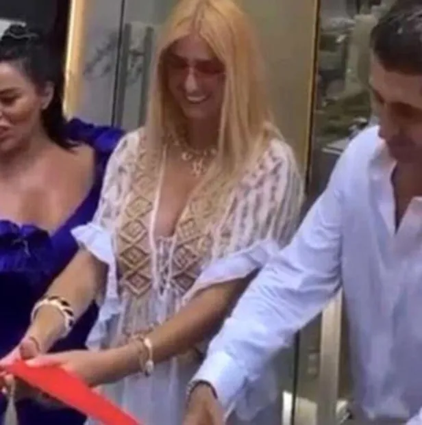 Manavgat yangını sonrası 'felç geçirdim' diyip açılışa katılan Tuğba Özay deliye döndü 'Daha fazla acı çekmemi istediniz!'-4