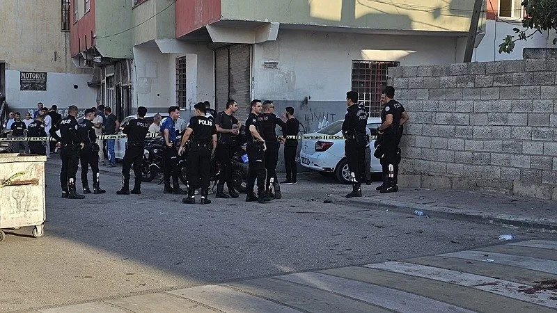 Şanlıurfa'da sokak ortasında facia! Husumetliler arasında taş, sopa ve silahlı kavga: 8 yaralı (AA)