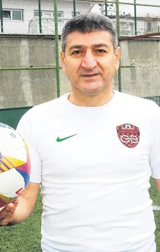 'Bay Gol' 51 yaşında yeşil sahalara geri döndü