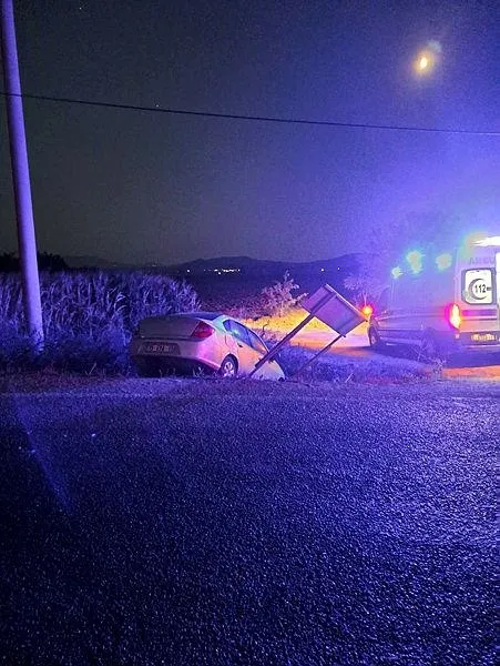 manisada-kaza-2-arac-birbirine-girdi-cok-sayida-yarali-var-1662532165328.jpeg Manisa’da kaza! 2 araç birbirine girdi: Çok sayıda yaralı var-2