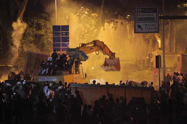 Gezideki provokatörler yine sahnede | Beton Ekrem için tehdit ettiler