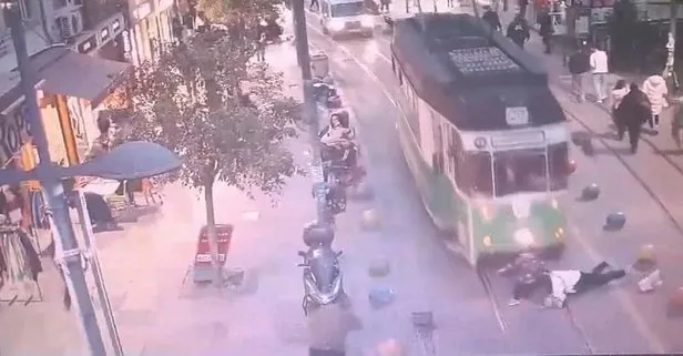 Kadıköy’de torununu kurtaran kadın tramvayın altında kaldı! O anlar ortaya çıktı