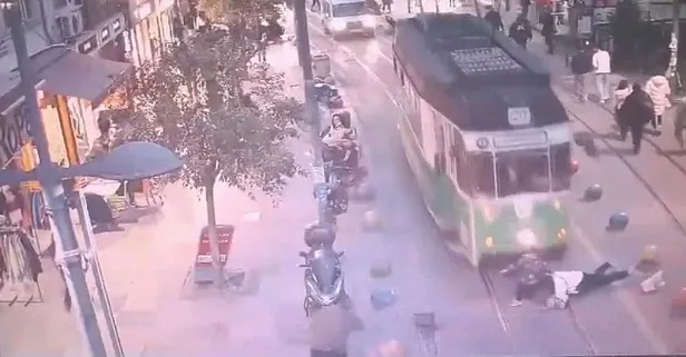 Kadıköy'de torununu kurtaran kadın tramvayın altında kaldı! O anlar ortaya çıktı