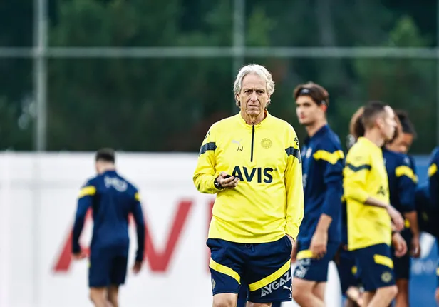 jorge-jesus-raporu-verdi-fenerbahceden-surpriz-forvet-transferi-seifeddine-jaziri-radarda-1671181802968.jpg