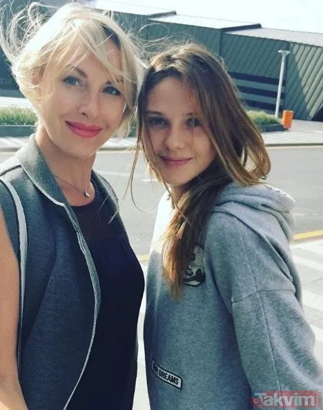 Esra Erol 'bu yıl öpmeye yanında olmaya korkuyorum' dedi annesini yeni yaşını kutladı! Esra Erol'un büyük oğlu aynı anneannesi... - 7