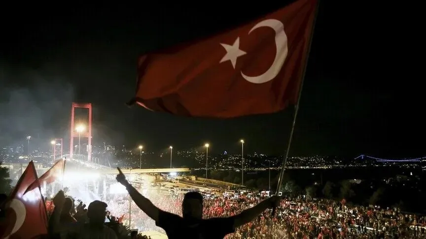 15-temmuz-buyuk-bir-demokrasi-zaferidir-1784063860855.jpeg Başkan Erdoğan, 15 Temmuz’un 10. yılında Takvim’e yazdı: "Bu mücadele, tarihe altın harflerle yazılmış bir demokrasi zaferidir"-7