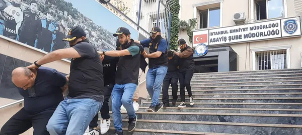 Beykoz'da 26 milyon liralık fidye operasyonu! Kendilerini MİT elemanı tanıtan kişiler emekli polisi ve iş adamını kaçırıp başlarına siyah torba geçirmişler!-5