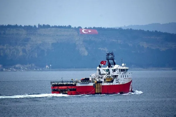 dogu-akdenizde-dogalgaz-arayan-sismik-arastirma-gemisi-barbaros-hayreddin-pasa-canakkale-bogazindan-gecti-1613832257549.jpeg Doğu Akdeniz'de doğalgaz arayan sismik araştırma gemisi 'Barbaros Hayreddin Paşa', Çanakkale Boğazı'nda-3