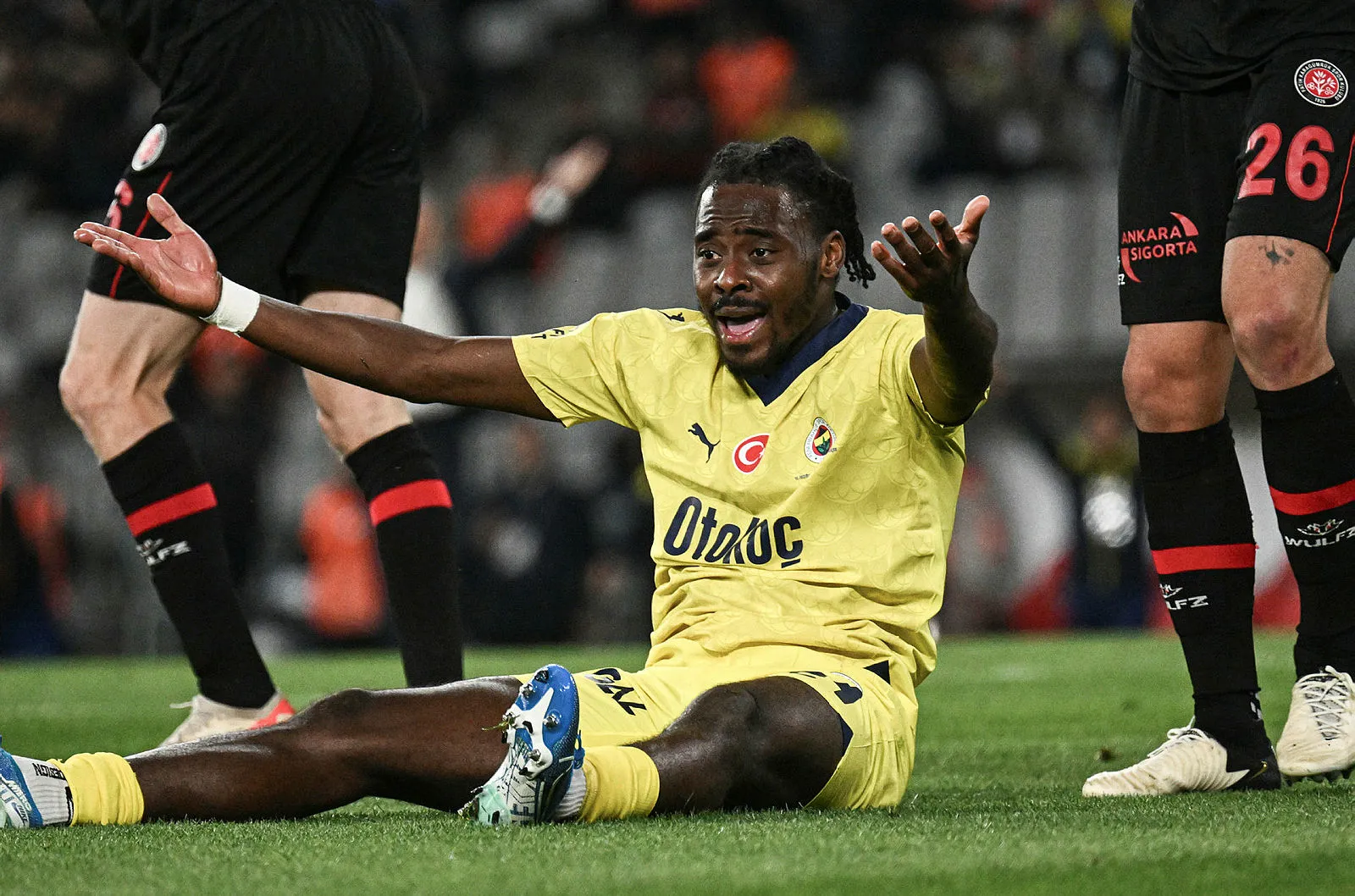 İsmail Kartal'dan stoper kararı! Olympiakos maçı 11'i şekillendi - 13