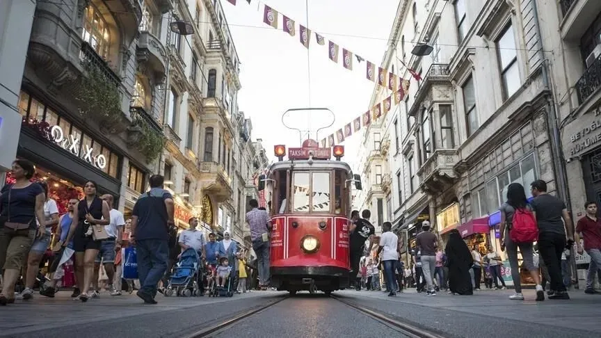 1785684508503.jpeg Vatandaştan dikkat çeken talepler: AVM'ler pazar günleri kapatılsın, İstanbul kışlık başkent olsun-2