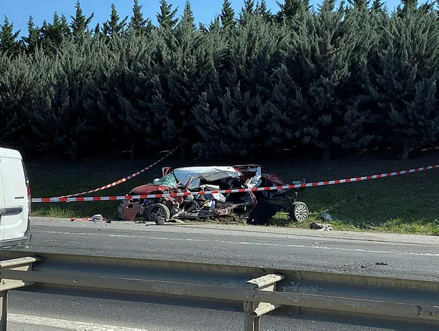 tem-silivri-kaza-ani-goruntuleri-silivri-tem-otoyolu-kazasi-olu-yarali-var-mi-dehset-anlari-iste-boyle-goruntu-1679923605880.jpg TEM SİLİVRİ KAZA ANI GÖRÜNTÜLERİ İZLE - Silivri TEM otoyolu kazası ölü yaralı sayısı kaç? Dehşet anları işte böyle görüntülendi!-6