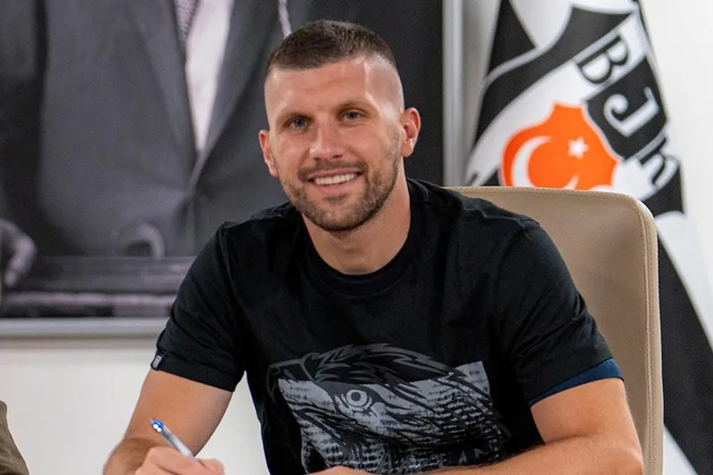 besiktasa-italyan-harikasi-transferde-dengeler-degisecek-1722195102754.jpg Ante Rebic Beşiktaş'ta en yüksek maaş kazanan isimlerden biri
