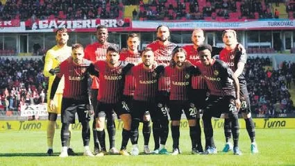 fenerbahce-kalecisi-altay-bayindir-ukraynali-cocuklari-unutmadi-buraya-galibiyet-fotografi-koymak-isterdim-1646177121479.jpeg Fenerbahçe kalecisi Altay Bayındır Ukraynalı çocukları unutmadı: Buraya galibiyet fotoğrafı koymak isterdim-10