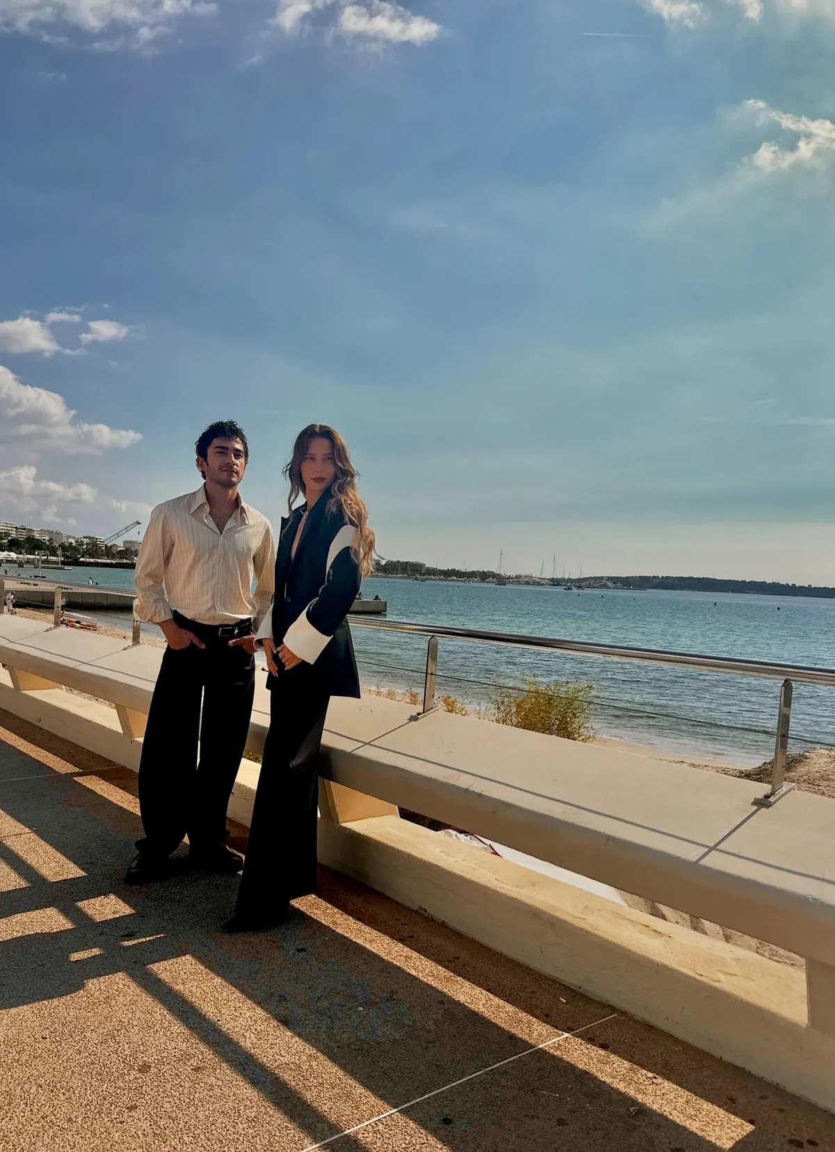 rahimcan-kapkap-ve-elcin-zehra-irem-cannesda-mipcom-2026-cikarmasi-1791965052192.jpg Cannes sokaklarında yoğun ilgi! Rahimcan Kapkap ve Elçin Zehra İrem MIPCOM 2026'ya damga vurdu-4
