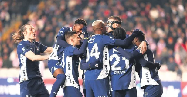 Fenerbahçe, Sivas’ı 3 golle geçti! Galatasaray’la farkı yine 3’e indirdi