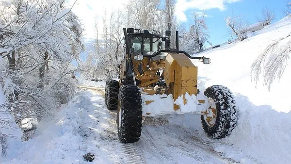 erzurum-igdir-ve-karsta-kar-yagisi-nedeniyle-168-koy-ve-mahalle-yolu-ulasima-kapandi-1614589433786.jpg