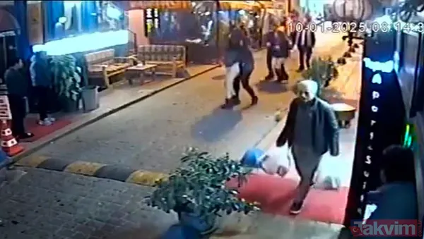 Taksim'de alkollü iki kadın birbirine girdi: Kavga anı kamerada - 5